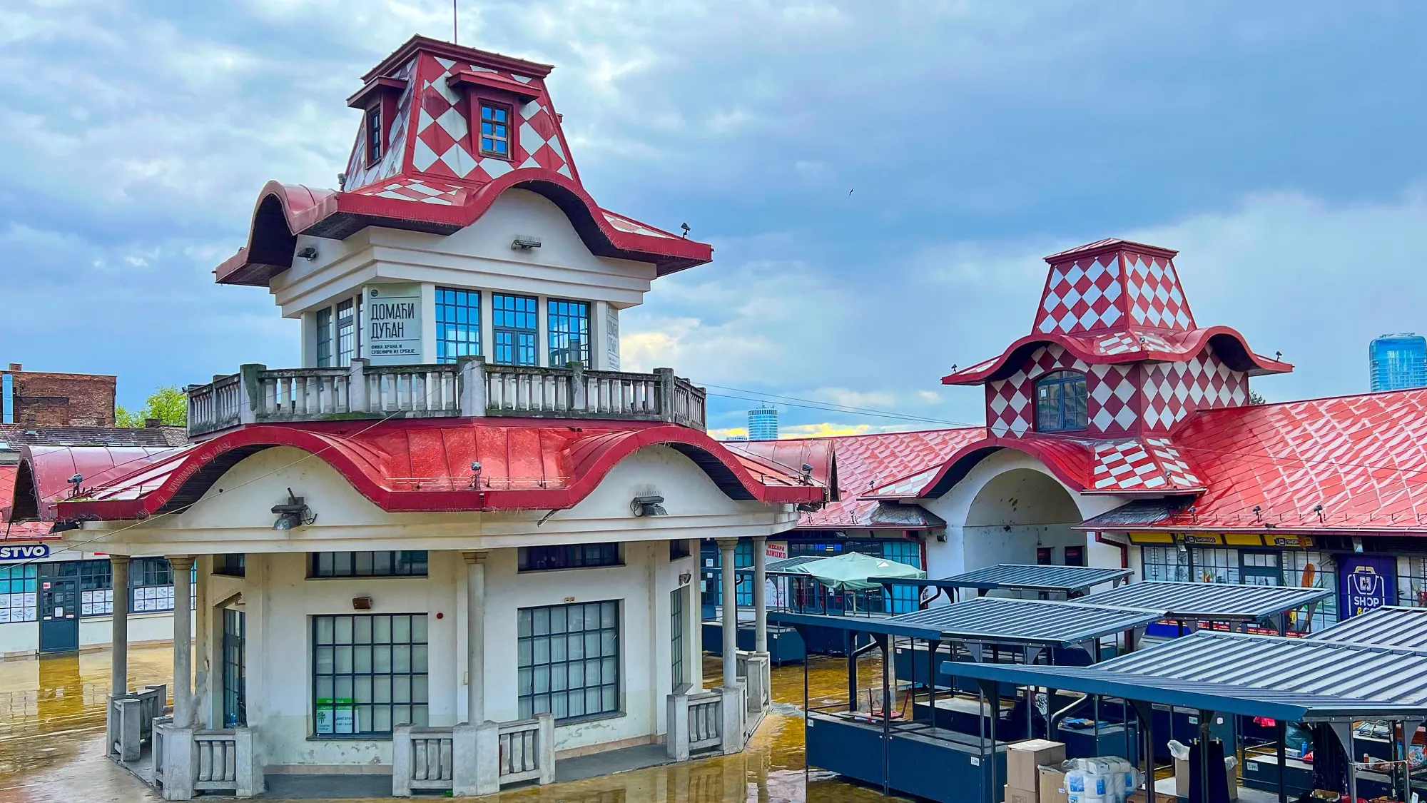 Red-roofed farmers market